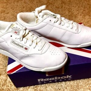 REEBOK CLASSIC WOMEN’S SHOES SIZE 8 - NWt